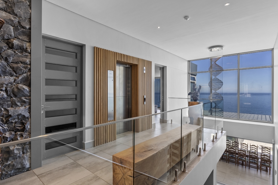 To Let 6 Bedroom Property for Rent in Bakoven Western Cape